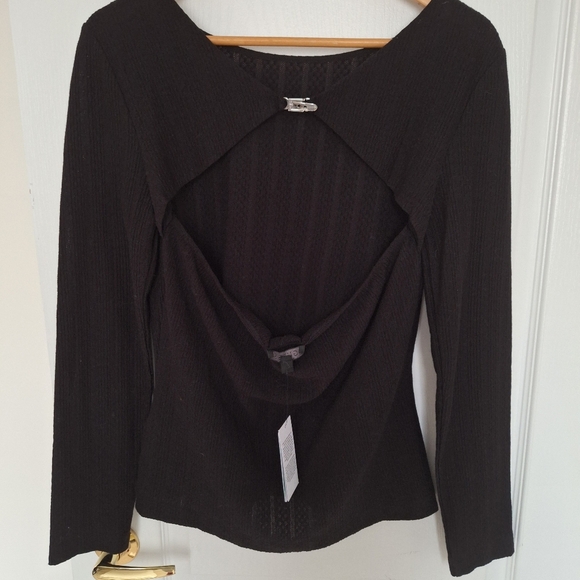 NWT Guess Open Back Buckle Detail Long Sleeve Embellishment Top Large - Picture 2 of 10